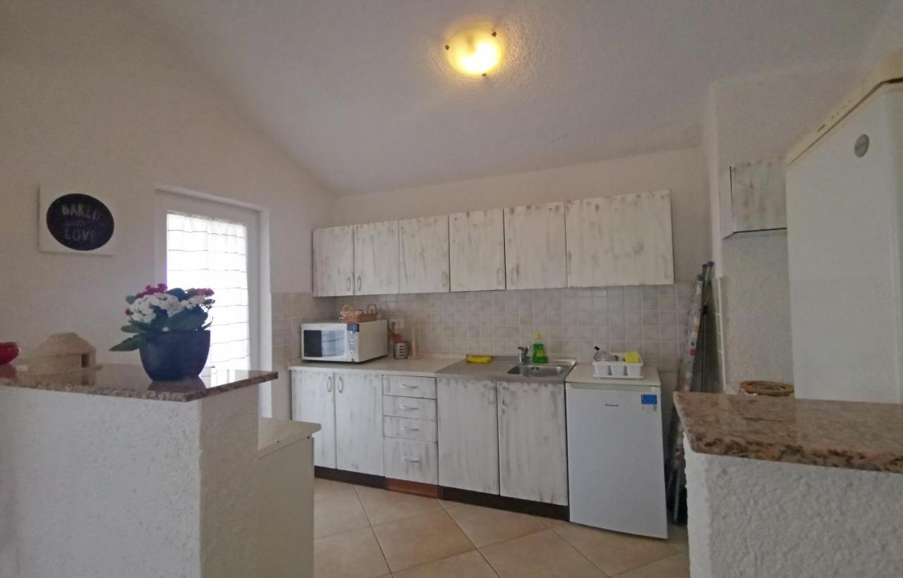 Apartman Luna Sveti Lovreč Pazenatički Exterior foto