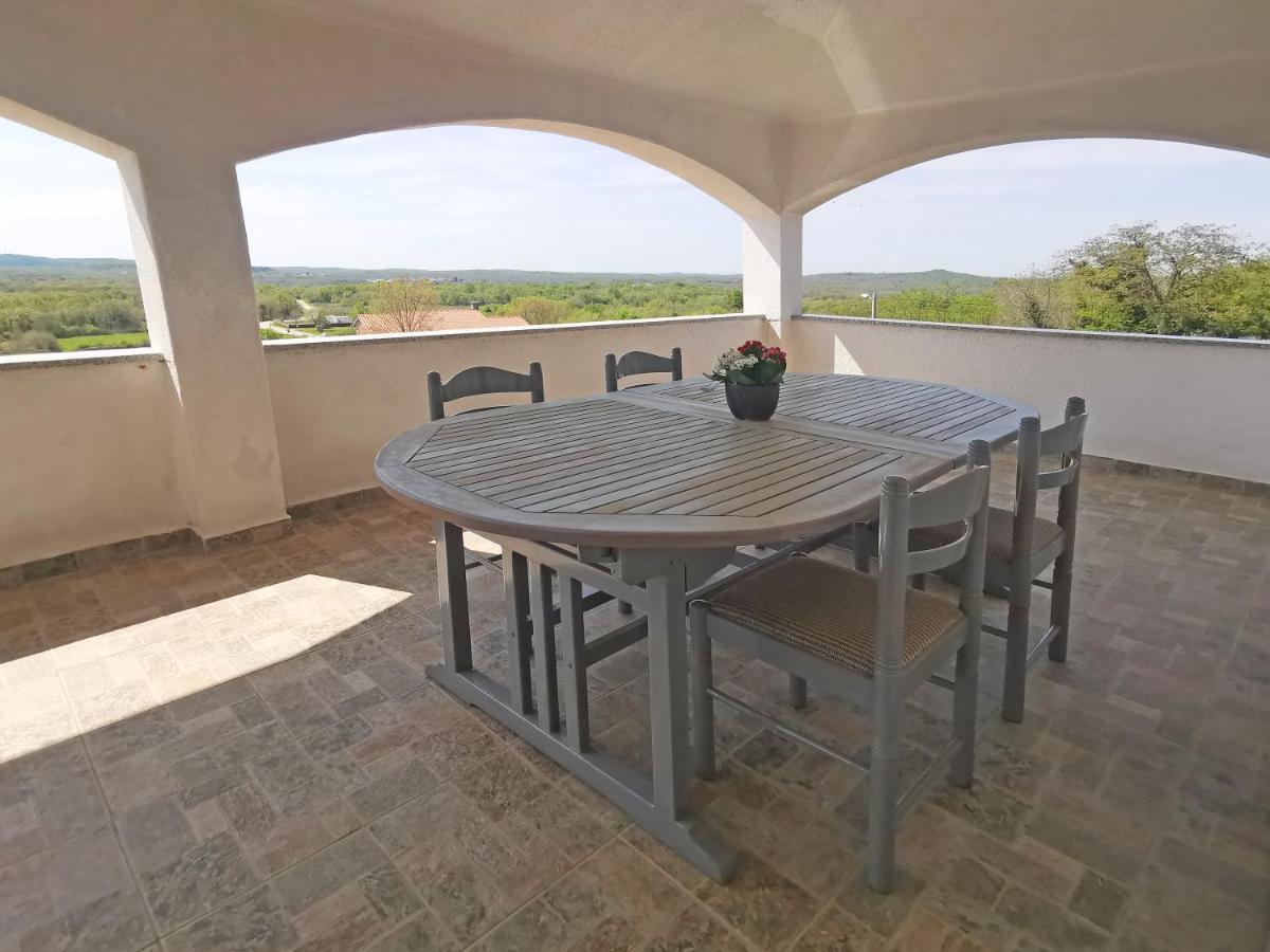 Apartman Luna Sveti Lovreč Pazenatički Exterior foto